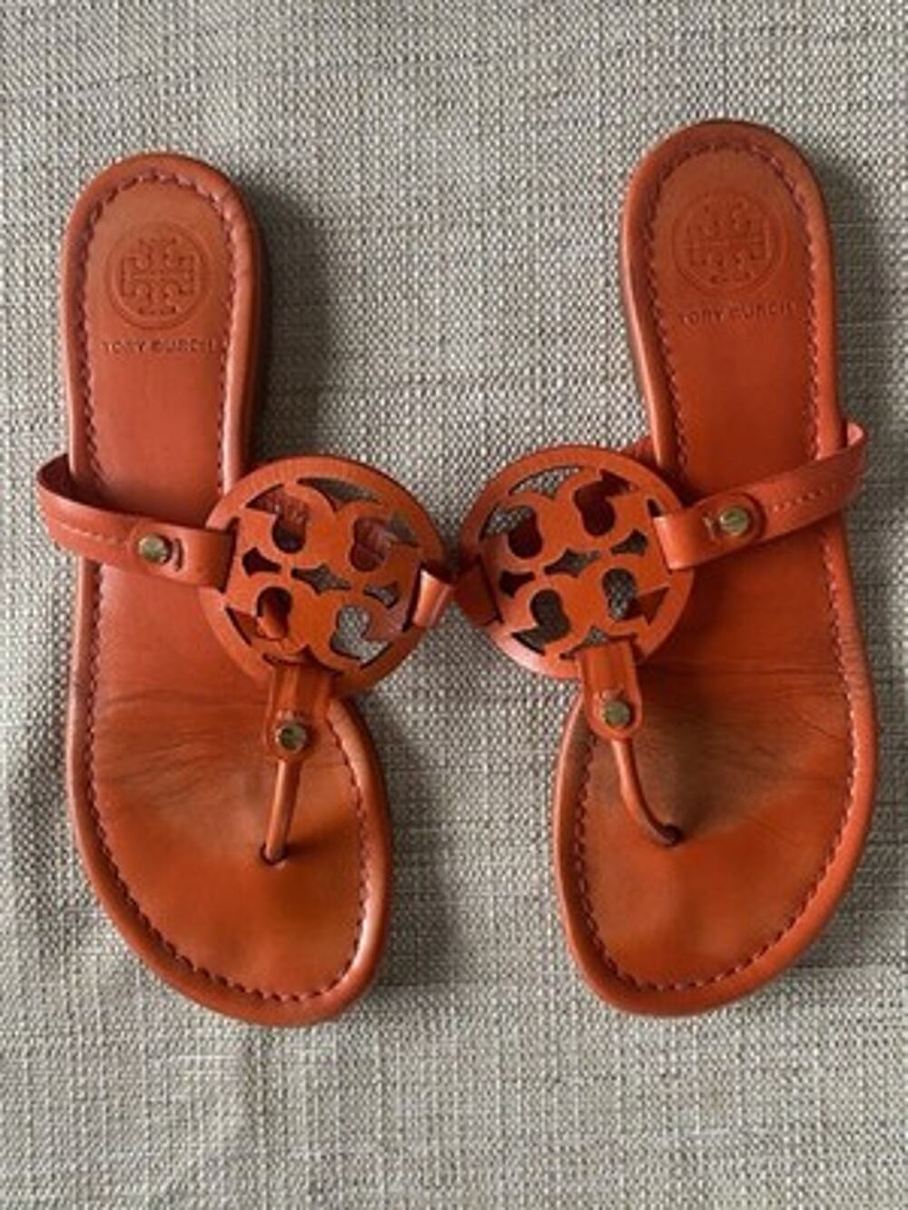 Tory Burch Miller Orange Leather Thong Sandals Size 8.5 Double T Medallion